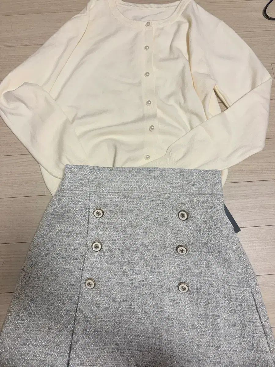 新品 ツイード スカート + パール カーディガン