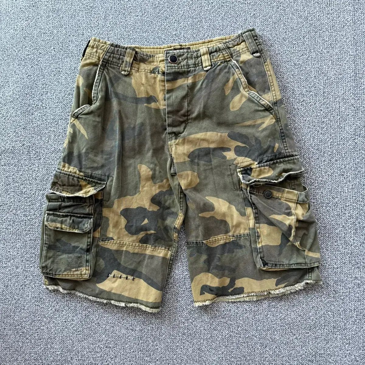 Abercrombie カーゴ ハーフパンツ - メルカリ