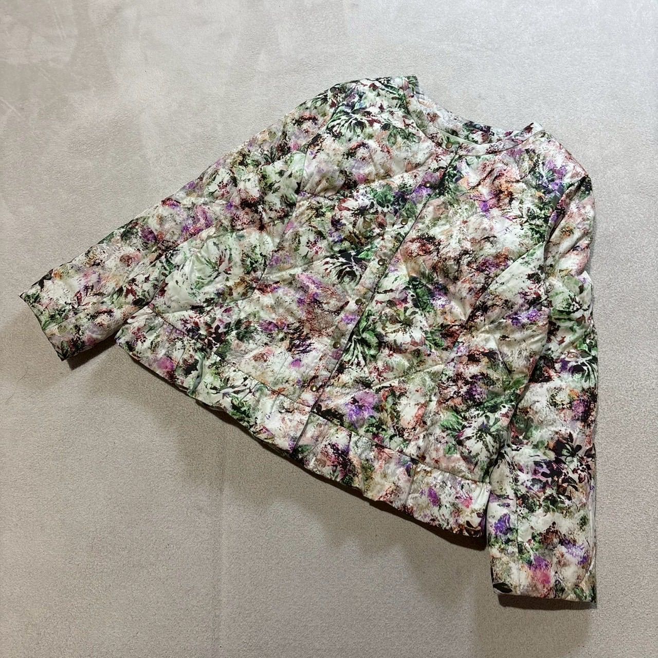 4298 SHIZUKA KOMURO （シズカコムロ） キルティングダウンジャケット 花柄ジャケット ショート丈 短丈 総柄 レディース XXLサイズ 大きいサイズ