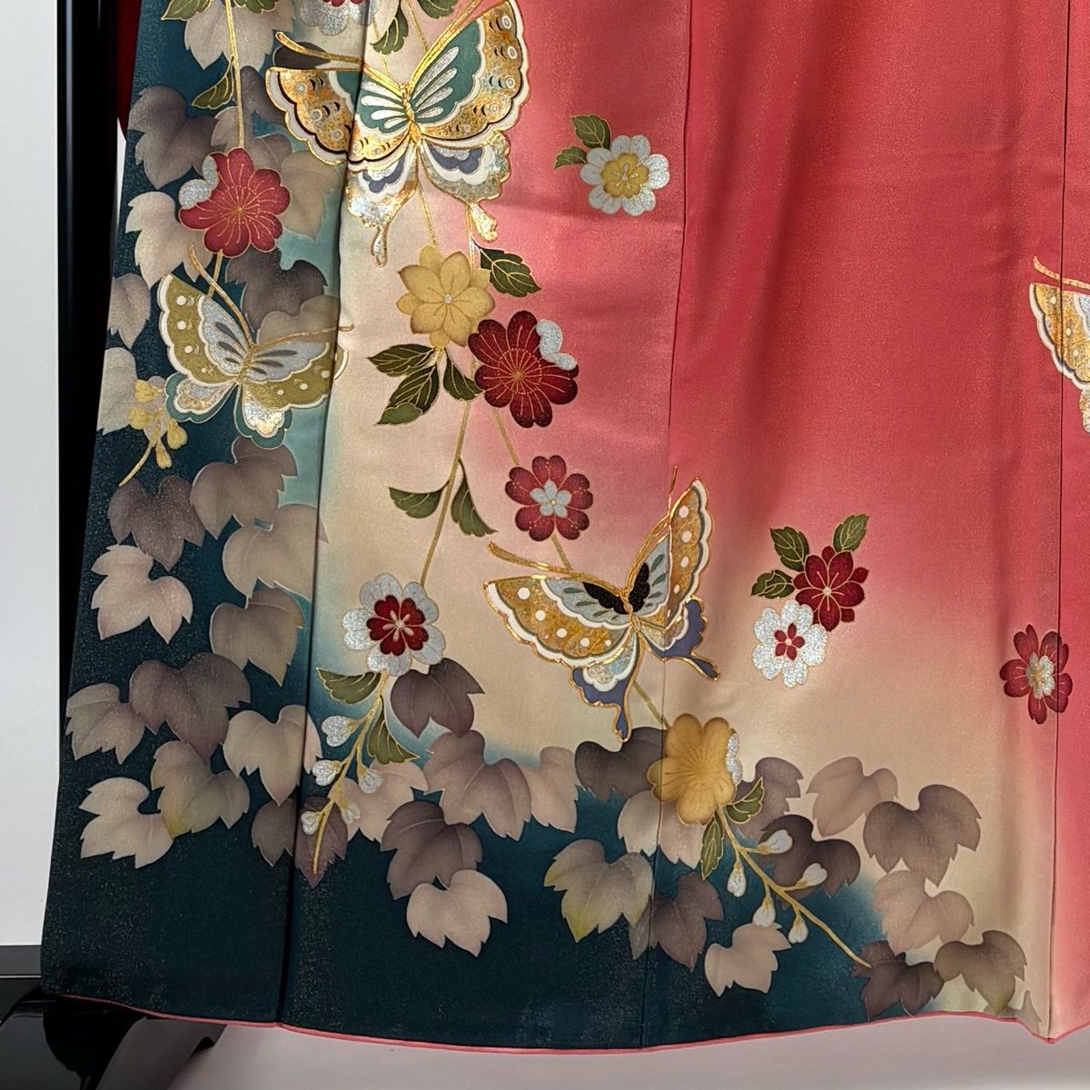 振袖 秀品 身丈161cm 裄丈67cm 正絹 【中古】 振袖 身丈161cm 裄丈67cm M 袷 蝶 草花 金糸 金銀彩 ピンク 正絹 秀品