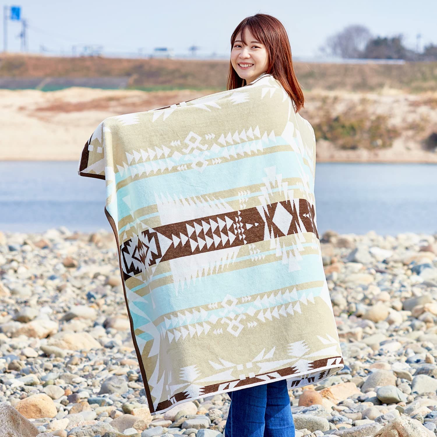 萩原 タオルブランケット 約100×178cm 「ラファ」 綿100% アウトドア ビーチタオル ひざ掛け 大判 厚手 ネイティブ柄