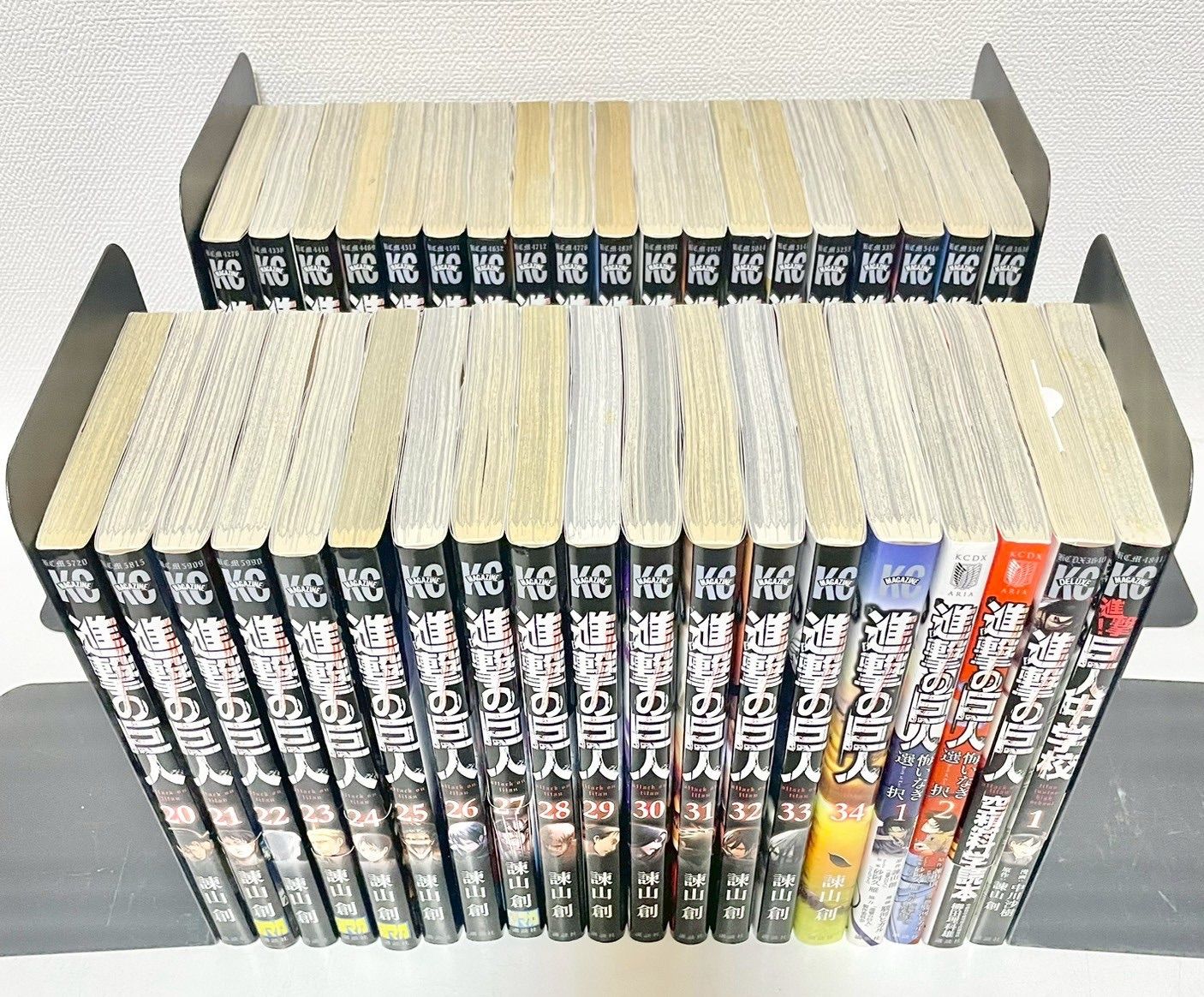 進撃の巨人　全巻　1〜34巻　巨人中学校　関連本　55冊セット 漫画全巻セット】進撃の巨人 ＜1～34巻＞ 諫山創 進撃の巨人 全巻