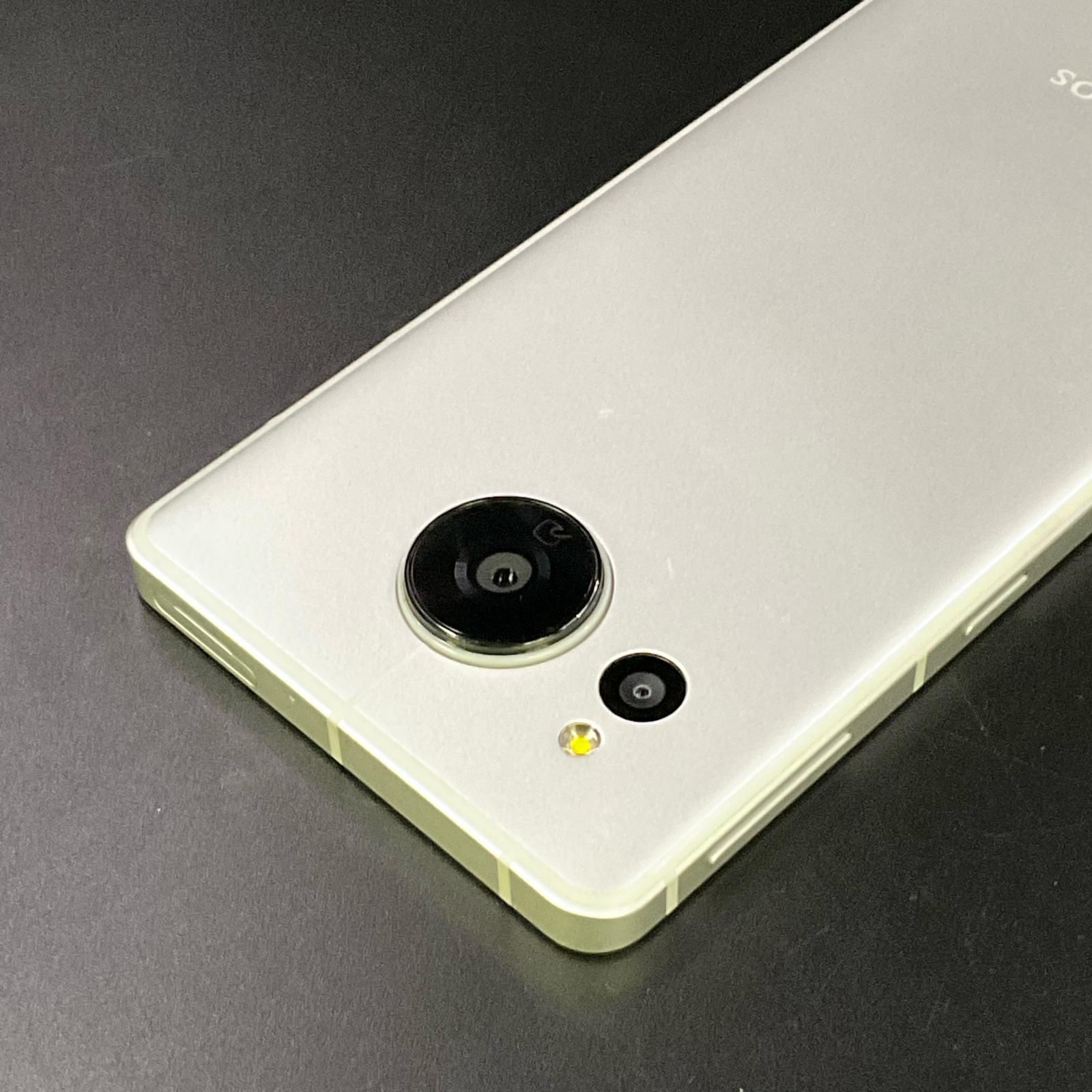 美品 AQUOS sense7 plus 128GB シルバー Softbank - メルカリ