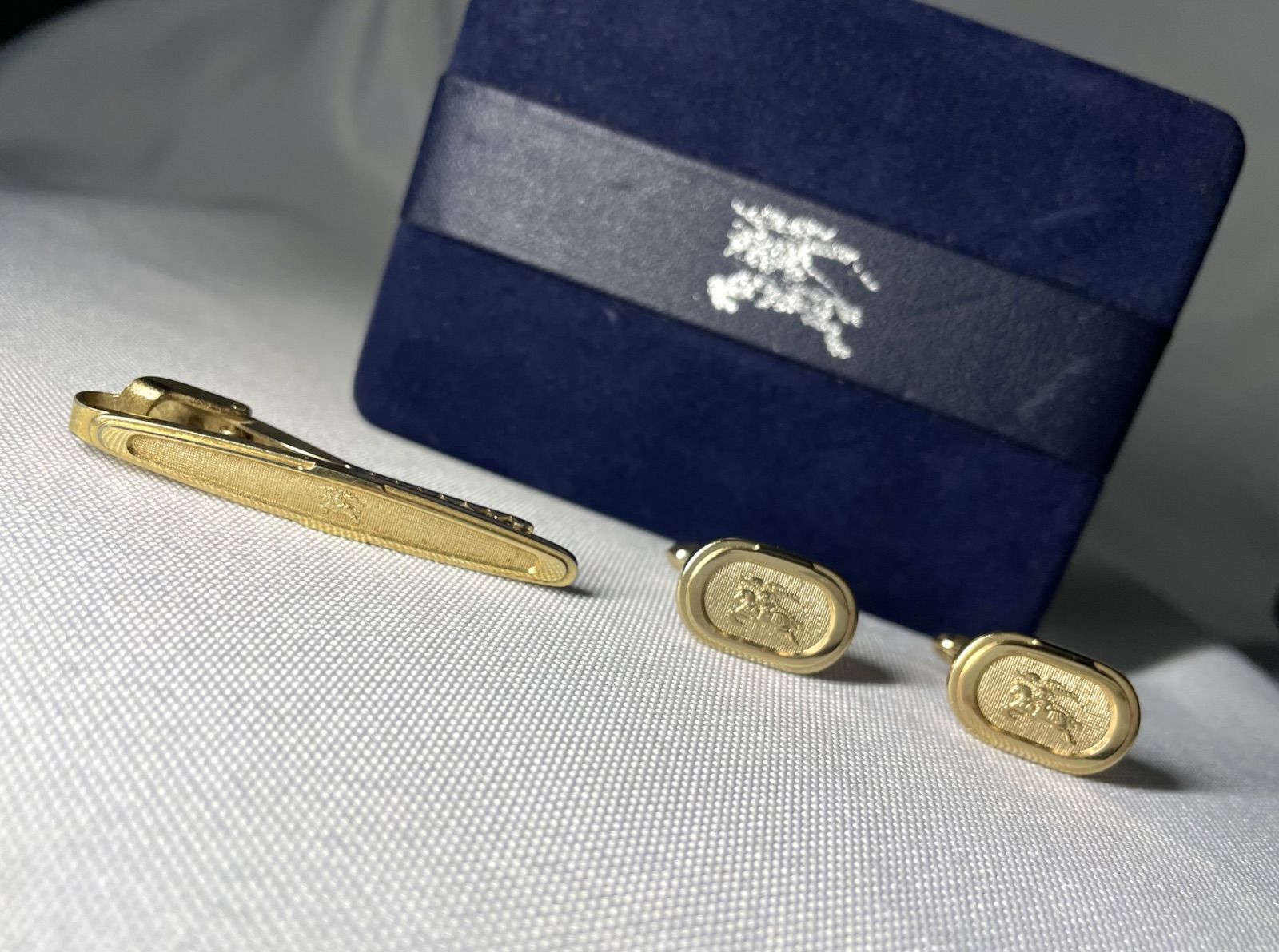 希少 Burberry バーバリー ホースナイトロゴ 騎士デザイン&メッシュライン ゴールド カフス ネクタイピン セット タイピン ケース有