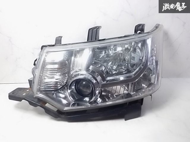 ☆点灯OK☆三菱純正 CV5W デリカD5 前期 HID ヘッドライト ヘッド