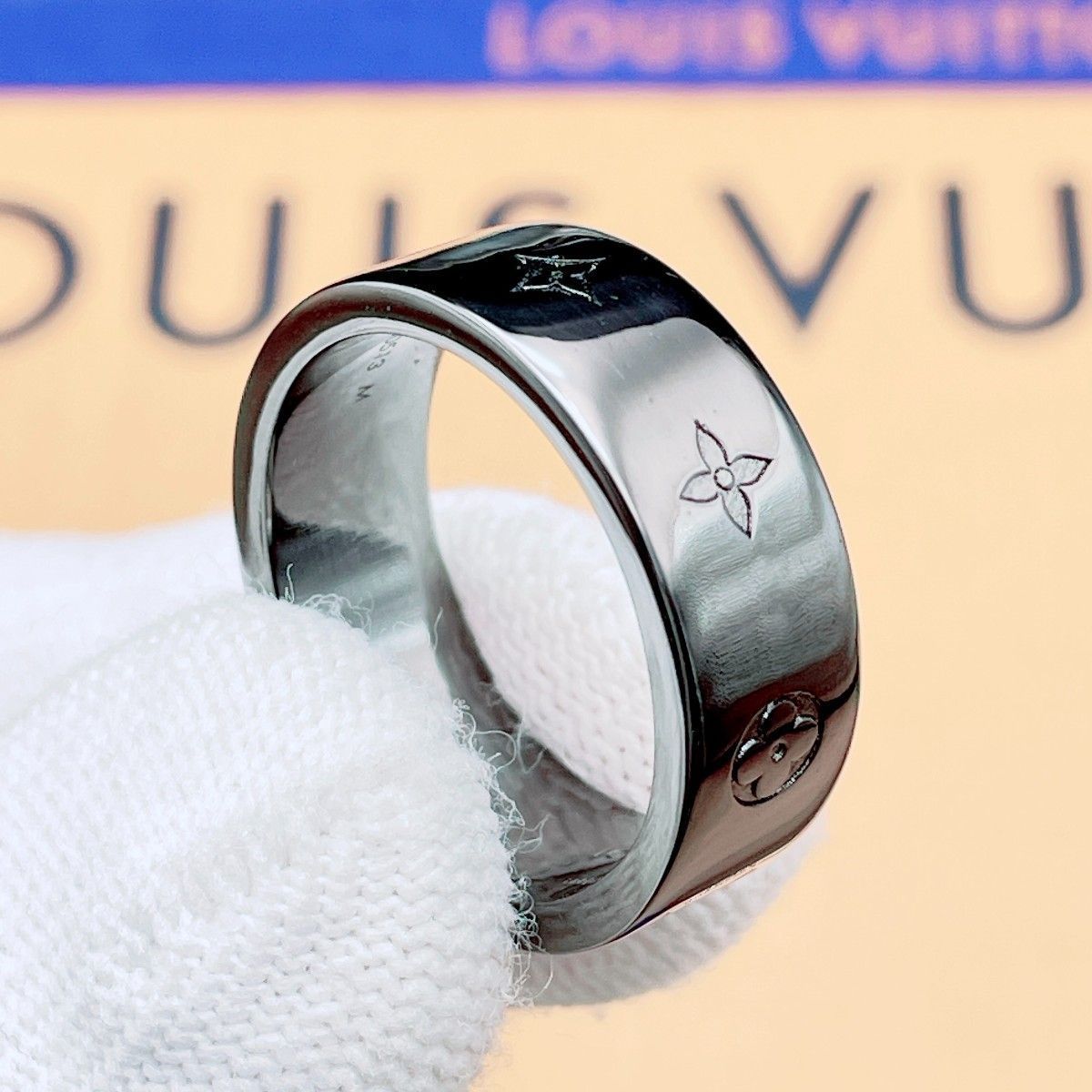 ◇ルイヴィトン◇新品仕上済 LOUIS VUITTON M00513 LVインスティンクト