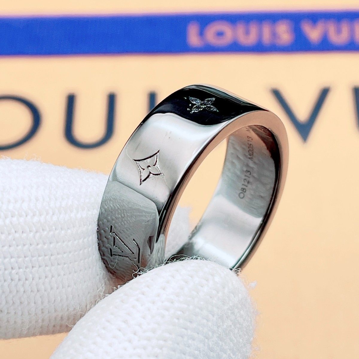 ◇ルイヴィトン◇新品仕上済 LOUIS VUITTON M00513 LVインスティンクト