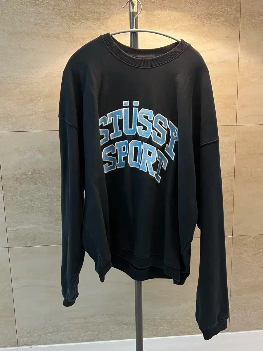 STUSSY スポーツ リラックスド オーバーサイズ クルーネック ウォッシュド ブラック XL