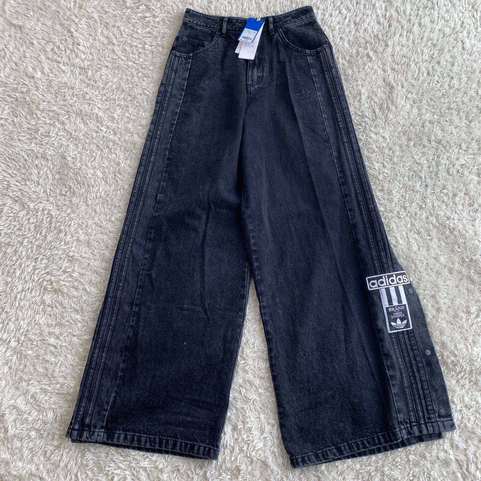 新品！adidas アディダス アディブレイク ワイドデニム ジーンズ　フレア　ブラック　サイズ28