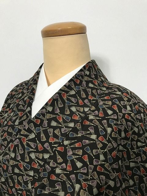 【中古】Mサイズ 小紋 化繊 璃寛茶色地に扇模様