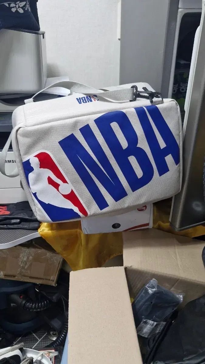 NBA アイボリー ショルダーバッグ