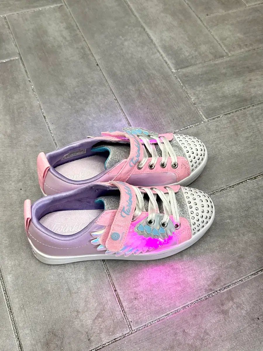SKECHERS スケッチャーズ キッズ トゥワィライト 2 0 スニーカー (サイズ 200)