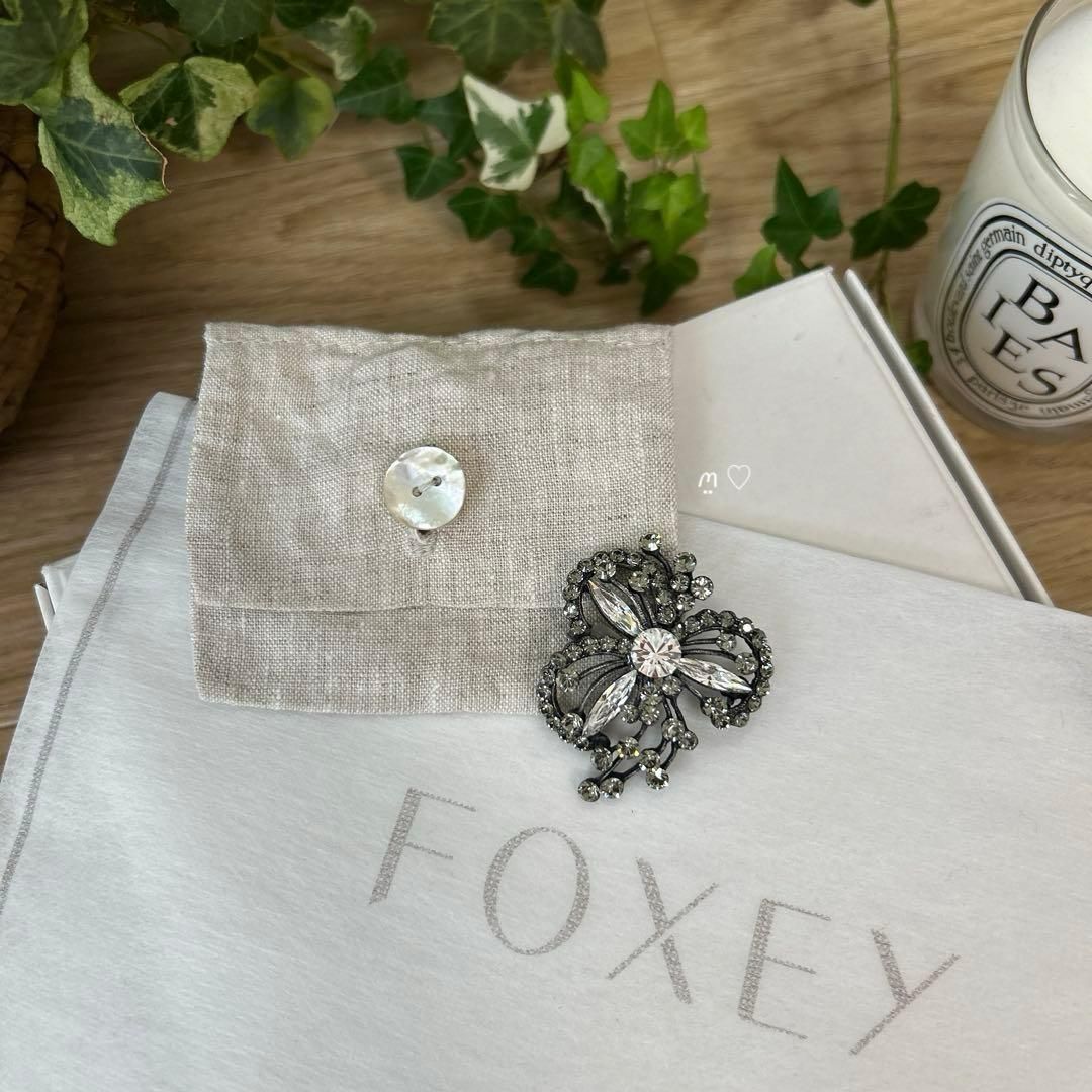 新品同様 FOXEYフォクシー クリスタルブローチ スワロフスキー