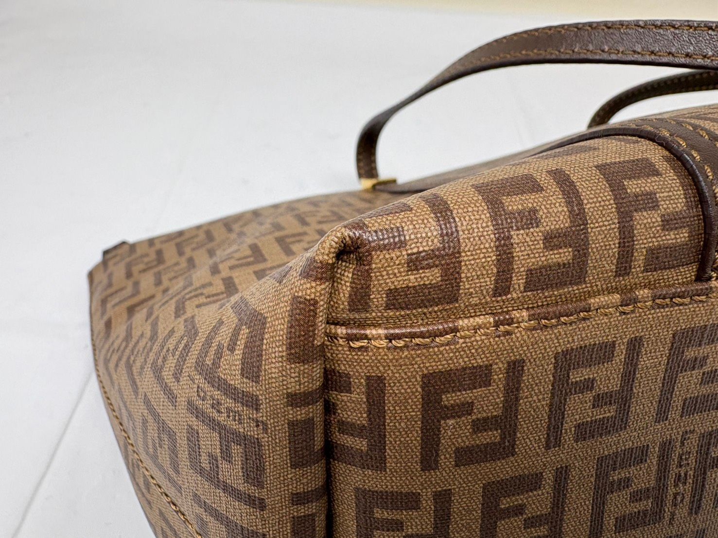 ◇FENDI フェンディ ハンドバッグ 8BH255-FB5 ズッカ柄 茶 ブラウン