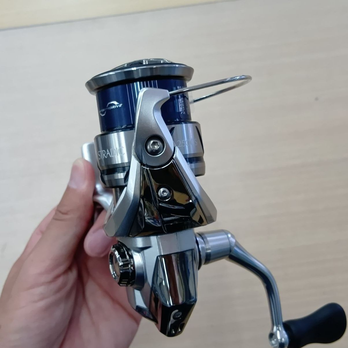 相模原橋本店 併売】新品 シマノ 23ストラディック 2500S ラインセット