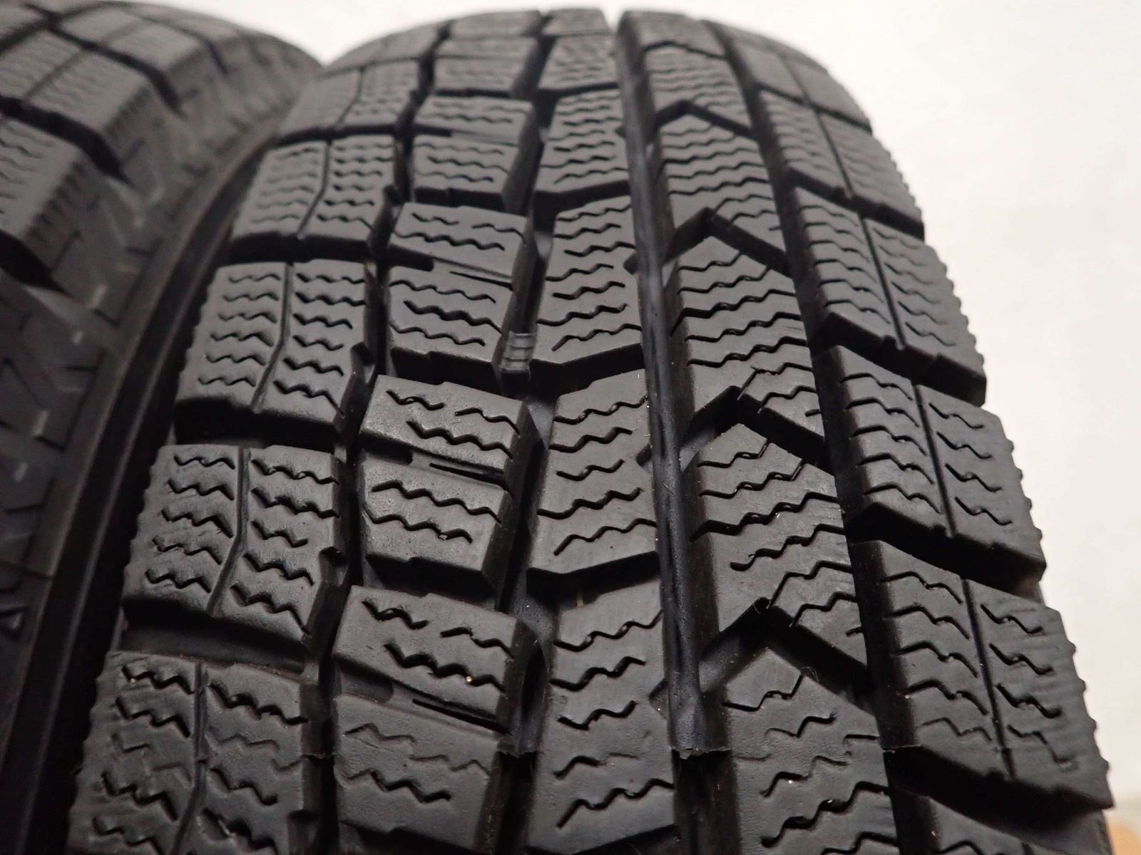 DUNLOP WINTER MAXX WM02 145/80R13 13インチ スタッドレス 4本 22年製 バリ溝 タント ワゴンR N-BOX スペーシア プレオ モコ等　(KTD618) クレジットカード QRコード決済可 冬4本SET 会社宛送料無料 145/80R13 75Q ダンロップ WINTER MAXX WM02