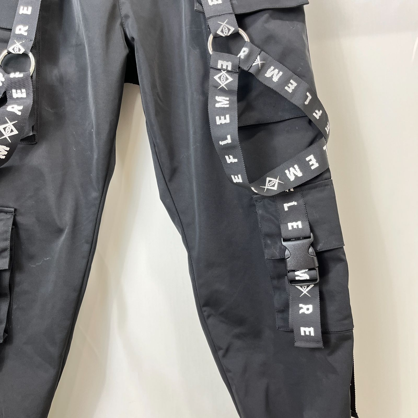 カーゴパンツを使った ベルト の人気ファッションコーディネート