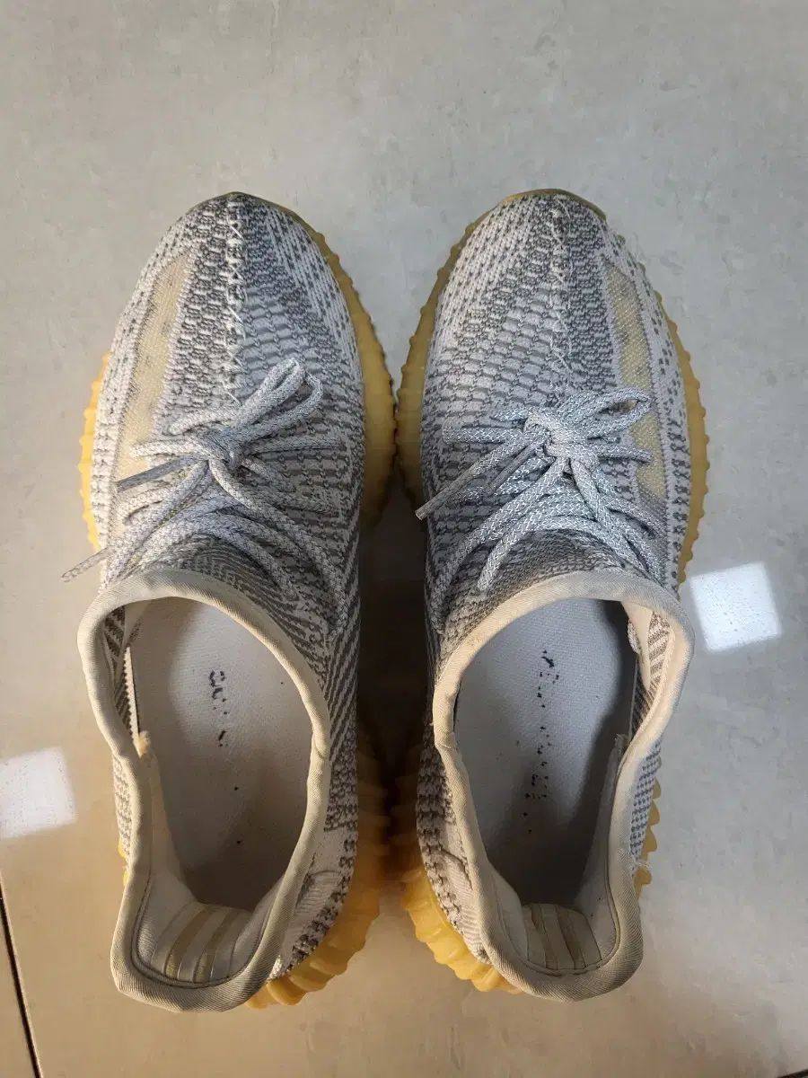 アディダス イージーブースト 350 V2