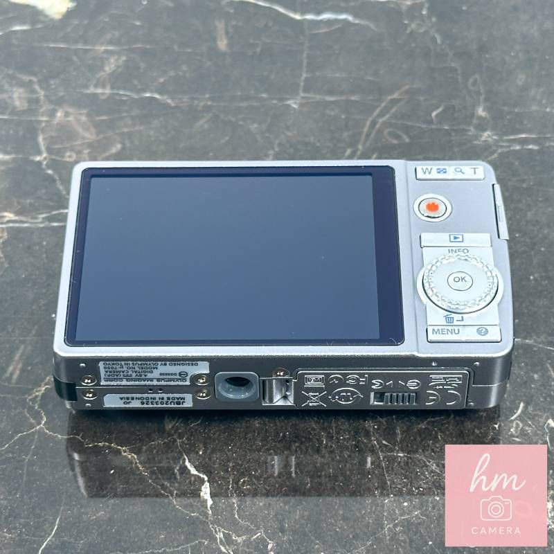 超美品】OLYMPUS μ-7050 シルバー 1400万画素 光学7倍ズーム 広角28mm