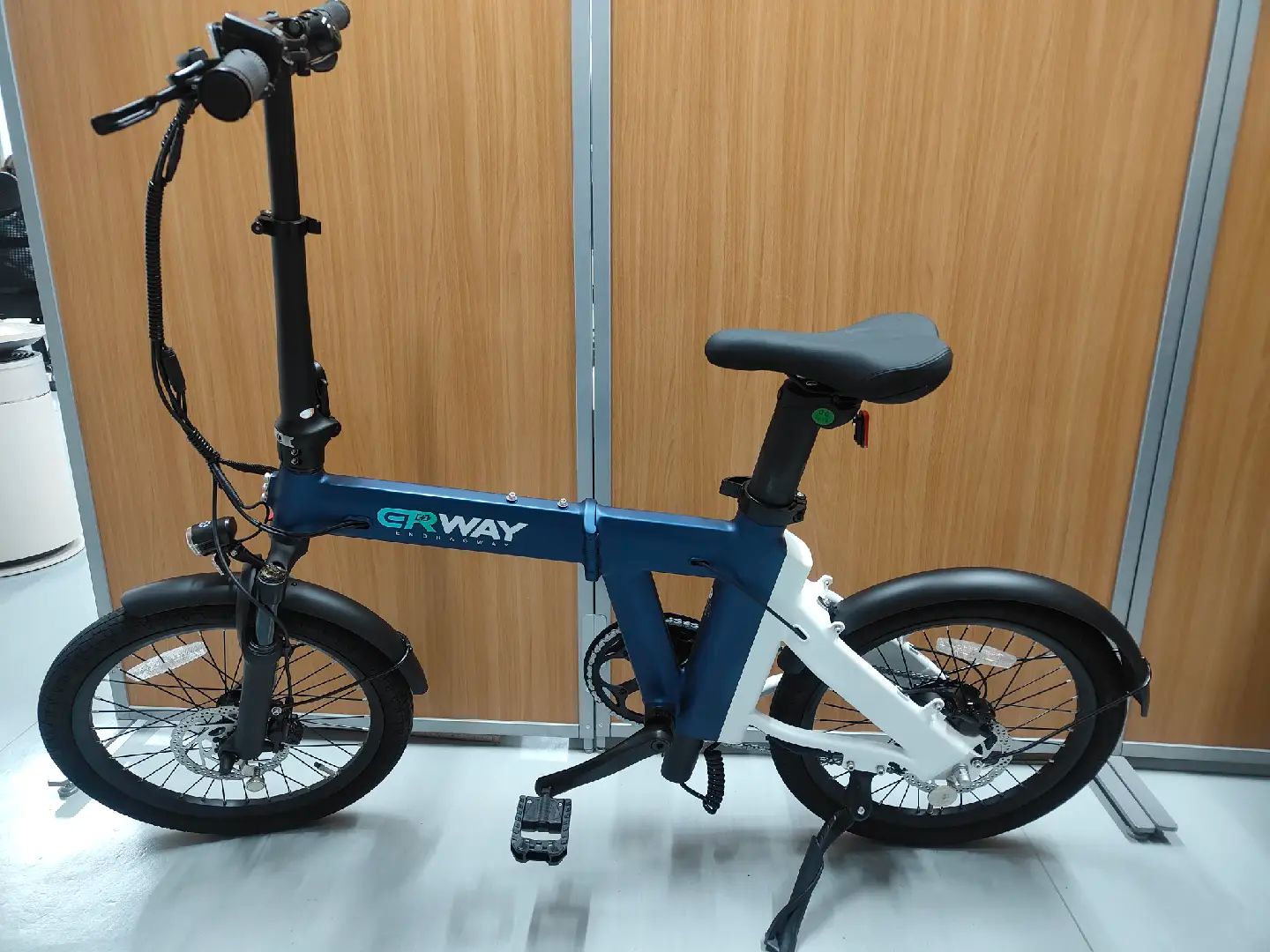 【GWセール開催中！】折りたたみ電動アシスト自転車 ERWAY A02 ホワイト&ネイビー