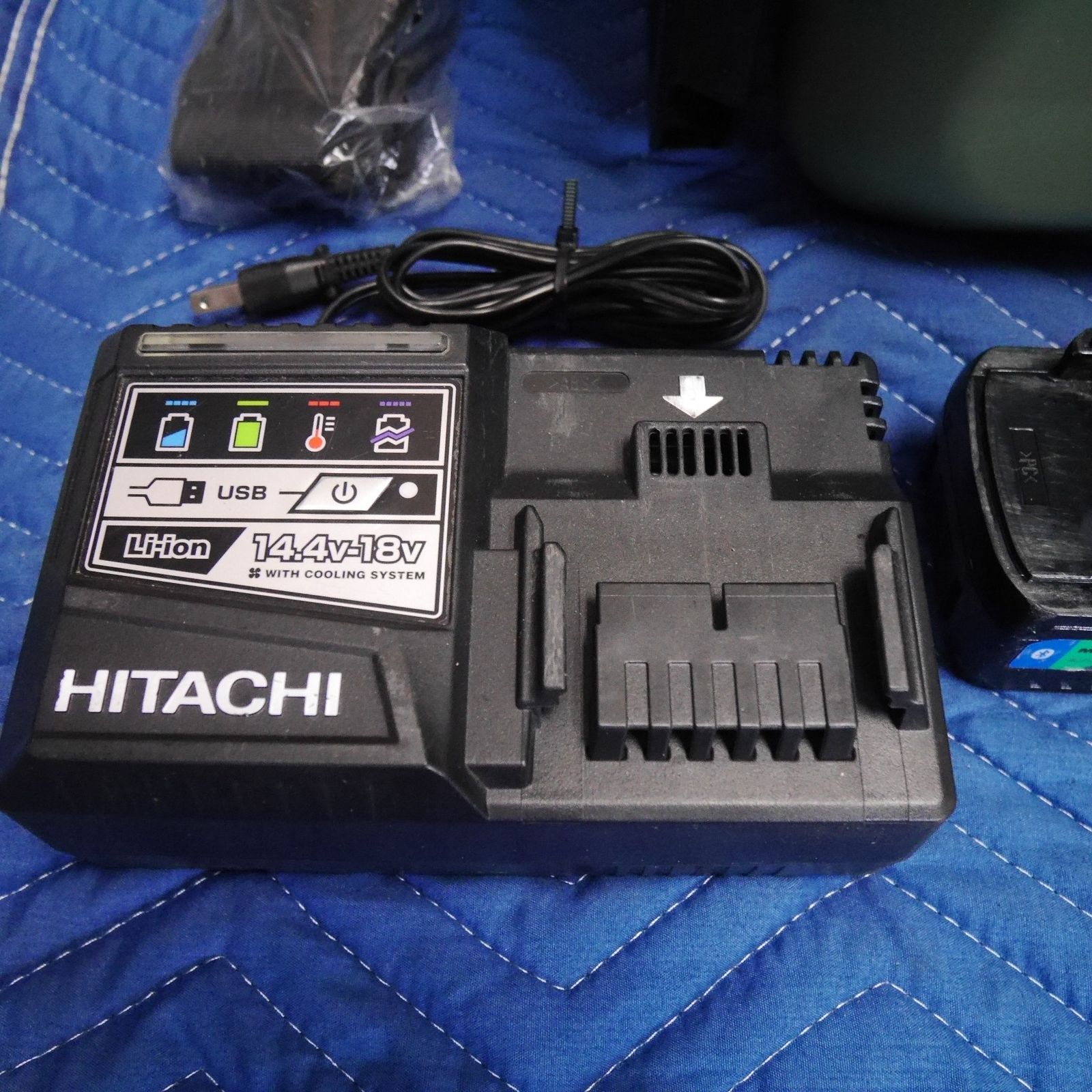 送料無料] キレイ！バッテリー2個！付属品付き☆HiKOKI ハイコーキ 