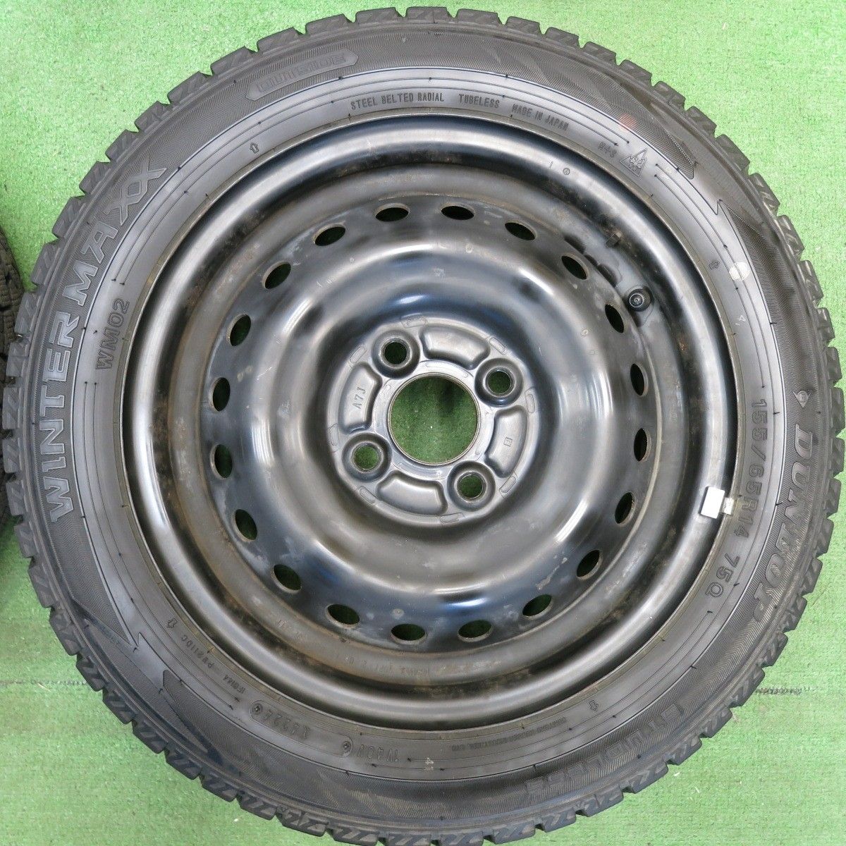 バリ溝！24年！9.5分☆スタッドレス 155/65R14 ダンロップ ウインター