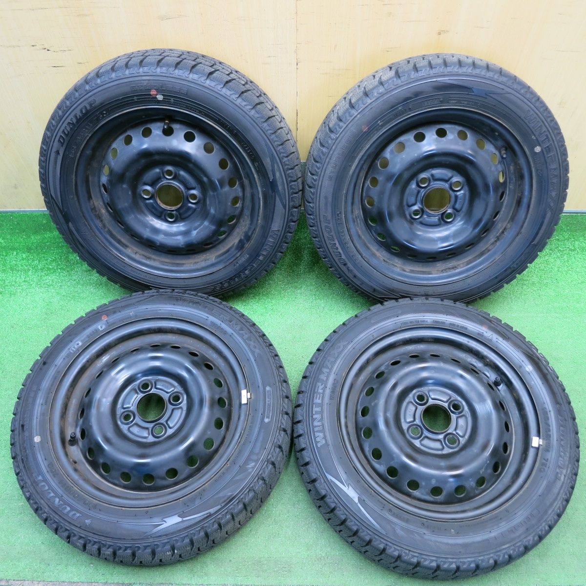 バリ溝！24年！9.5分☆スタッドレス 155/65R14 ダンロップ ウインター