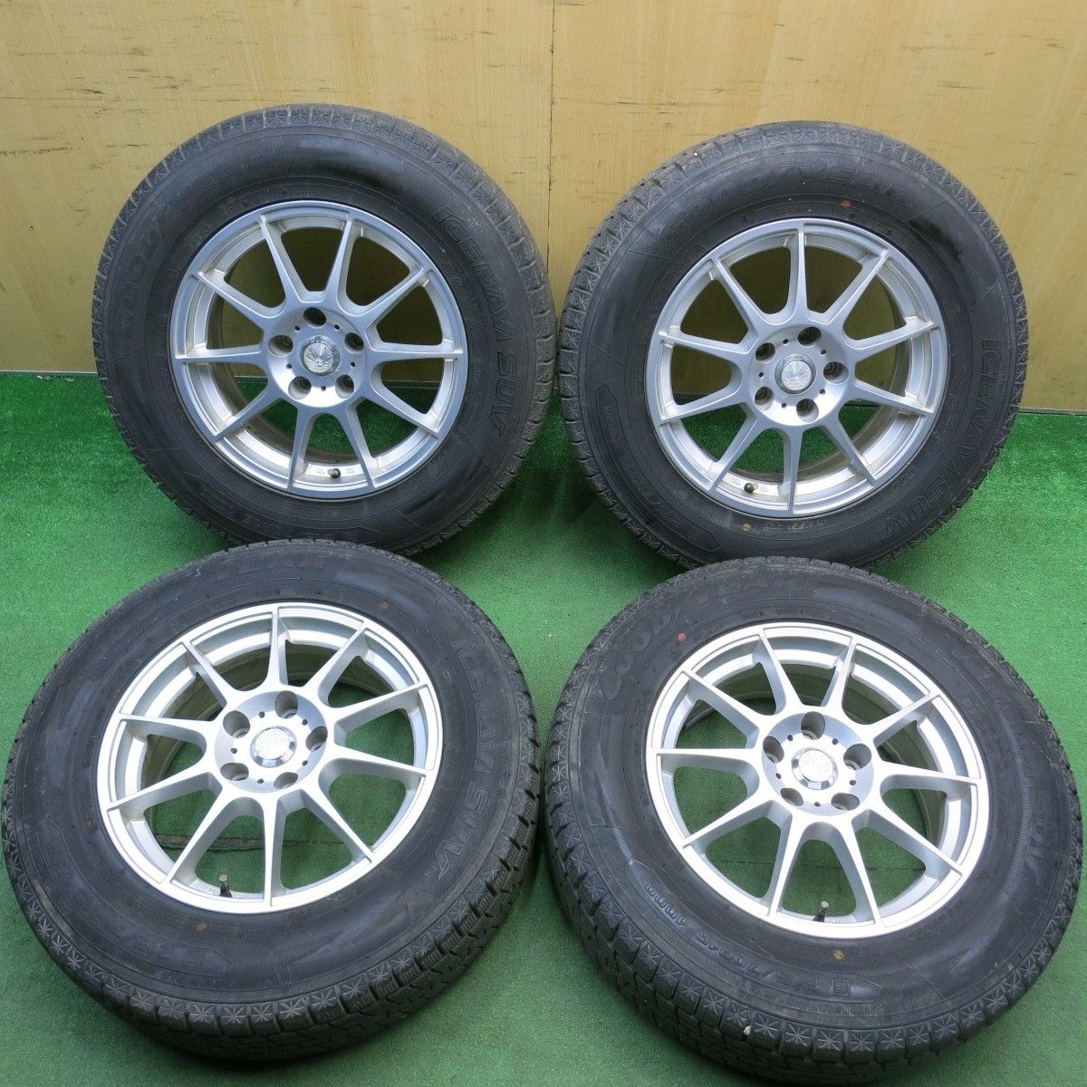 バリ溝！22年！9.5分☆スタッドレス 215/70R16 グッドイヤー アイス
