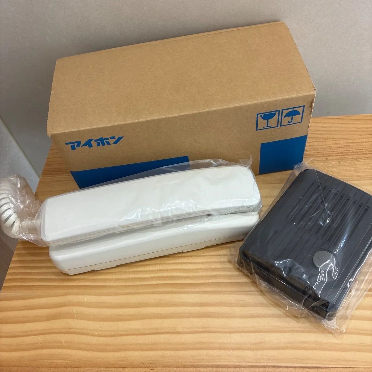 MF264050144　アイホン　デミトーク　 TCS-1A-T 電源直結 受話器式インターホン 未使用