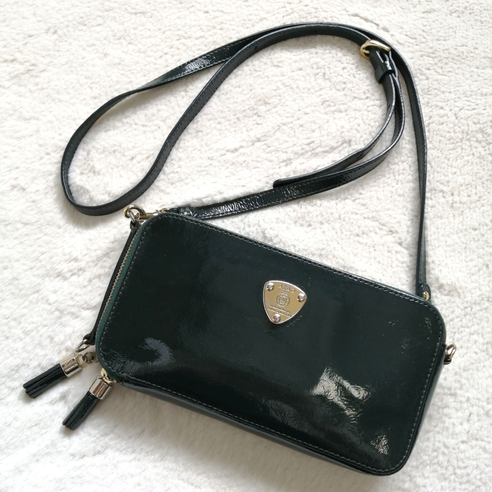 アタオATAOアミュレット エナメル アタオ ショルダーバッグ アミュレット エナメルレザー お財布