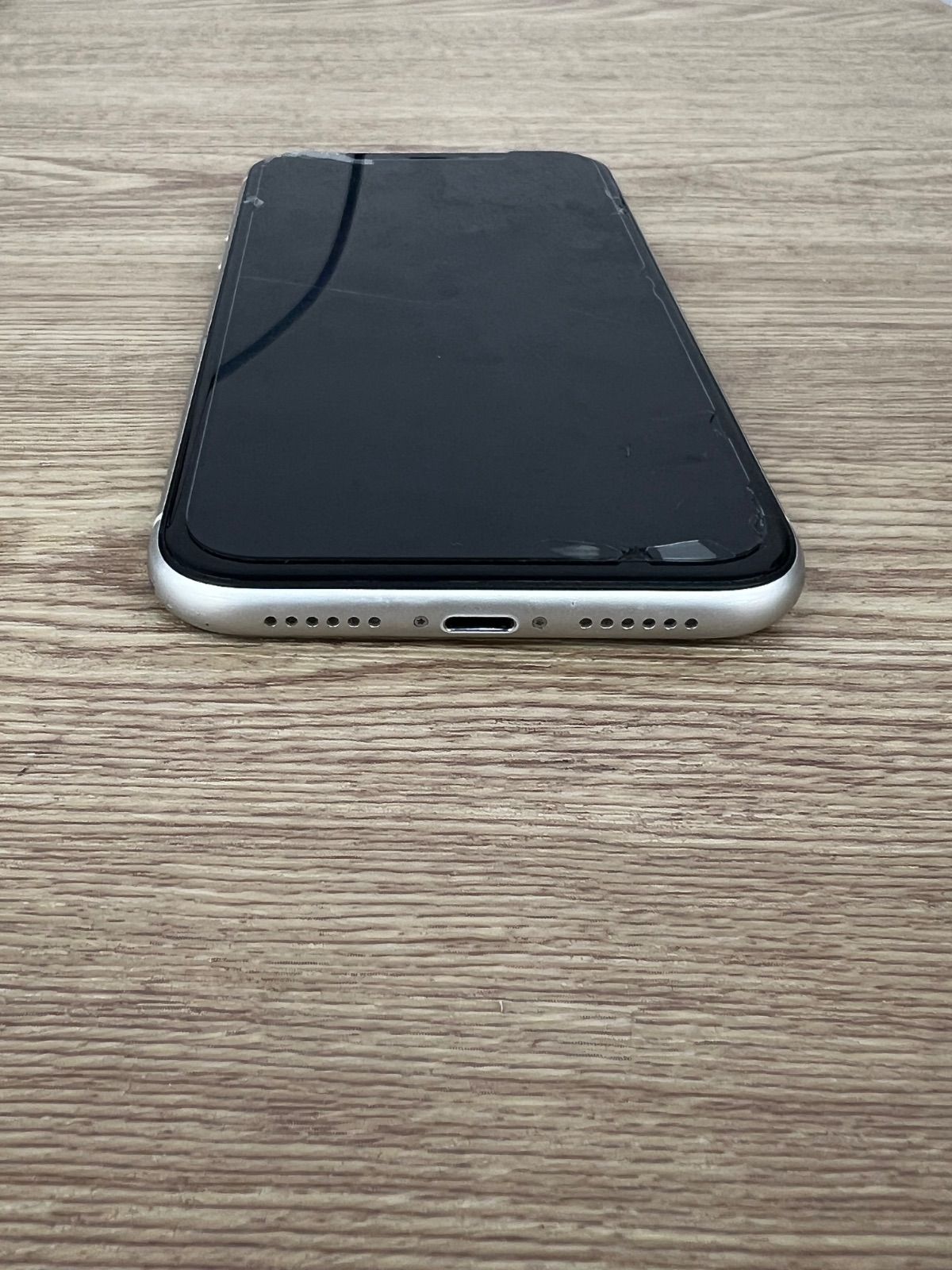 2 【通電動作確認済み】 【初期化済み】 iPhone11 ホワイト 画面端