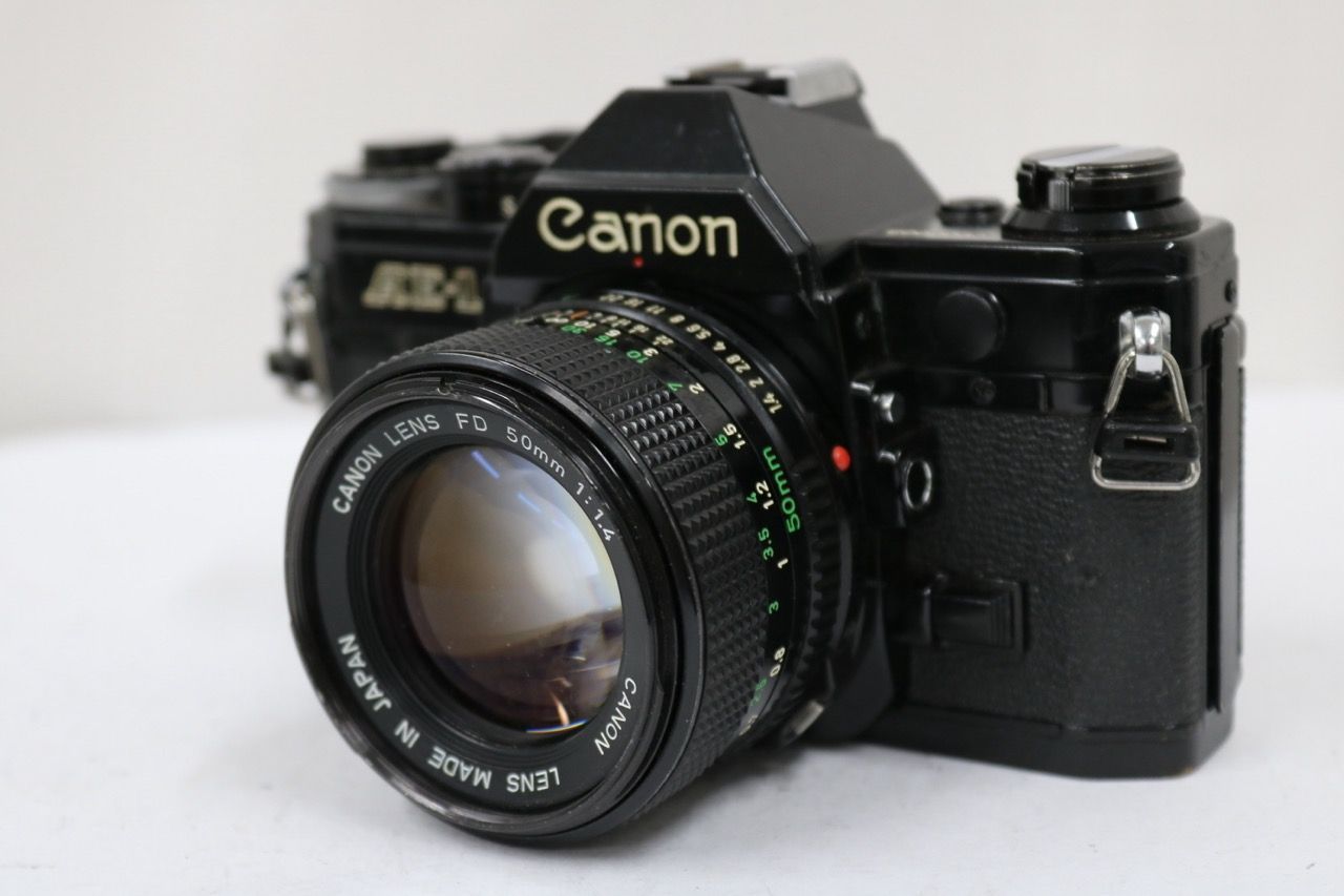 【返品保証】 キャノン Canon AE-1 ブラック New FD 50mm F1.4 ボディレンズセット e9003 19,275円