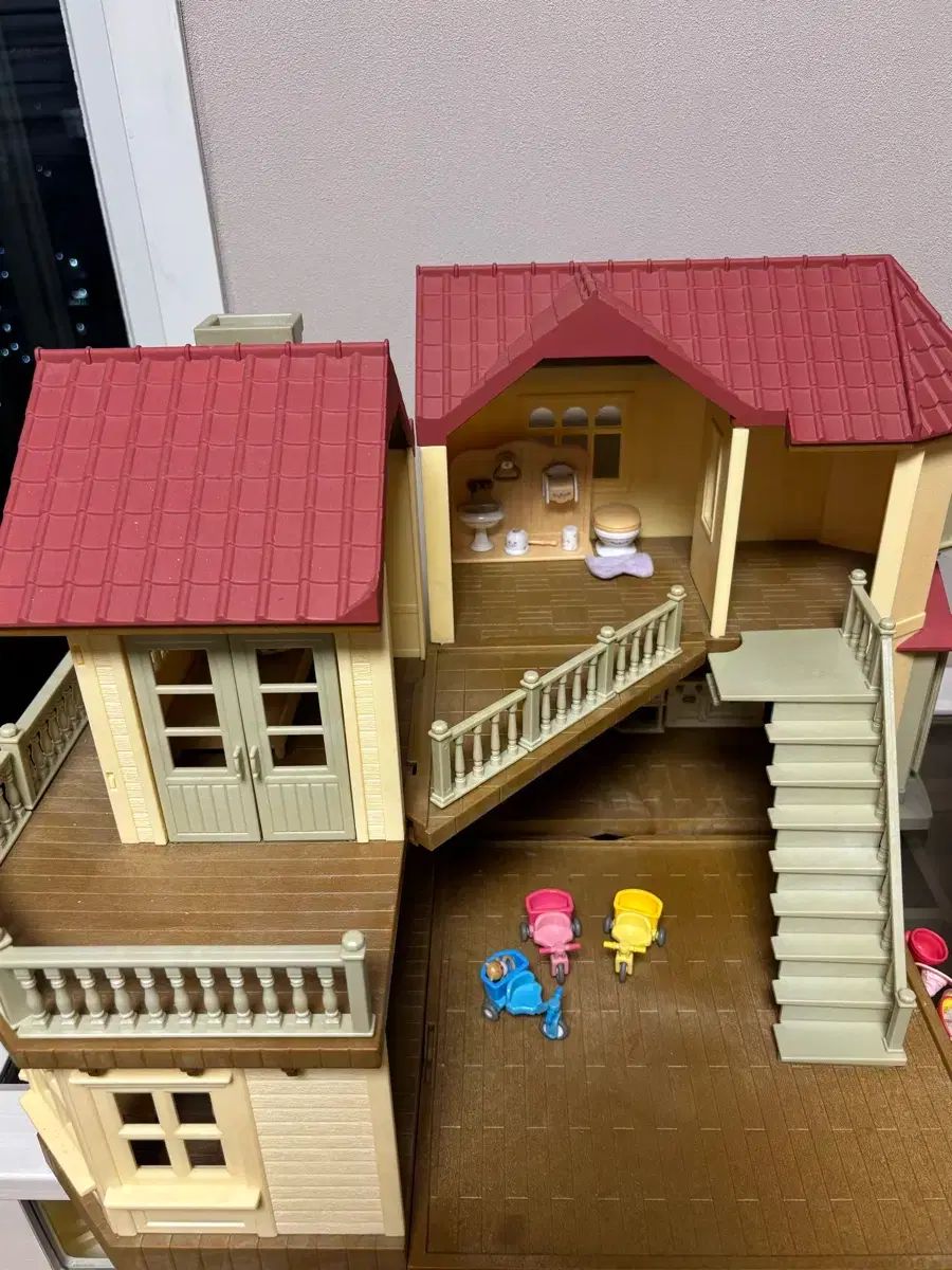 シルバニアファミリー 二階建てジップ 2体 出品
