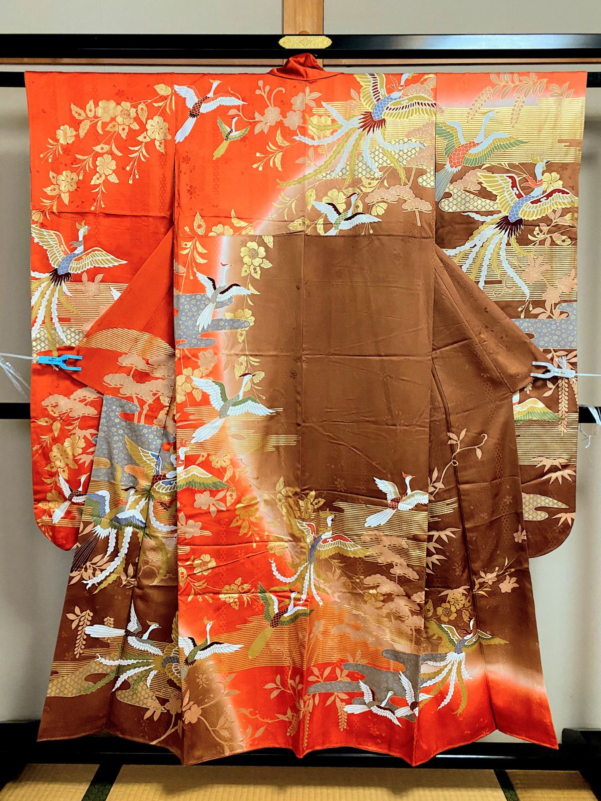 240B【アンティーク着物】色打掛 振袖 正絹?? 朱色 茶 鳳凰 豪華刺繍 ふき綿 婚礼衣装 リメイク素材にも