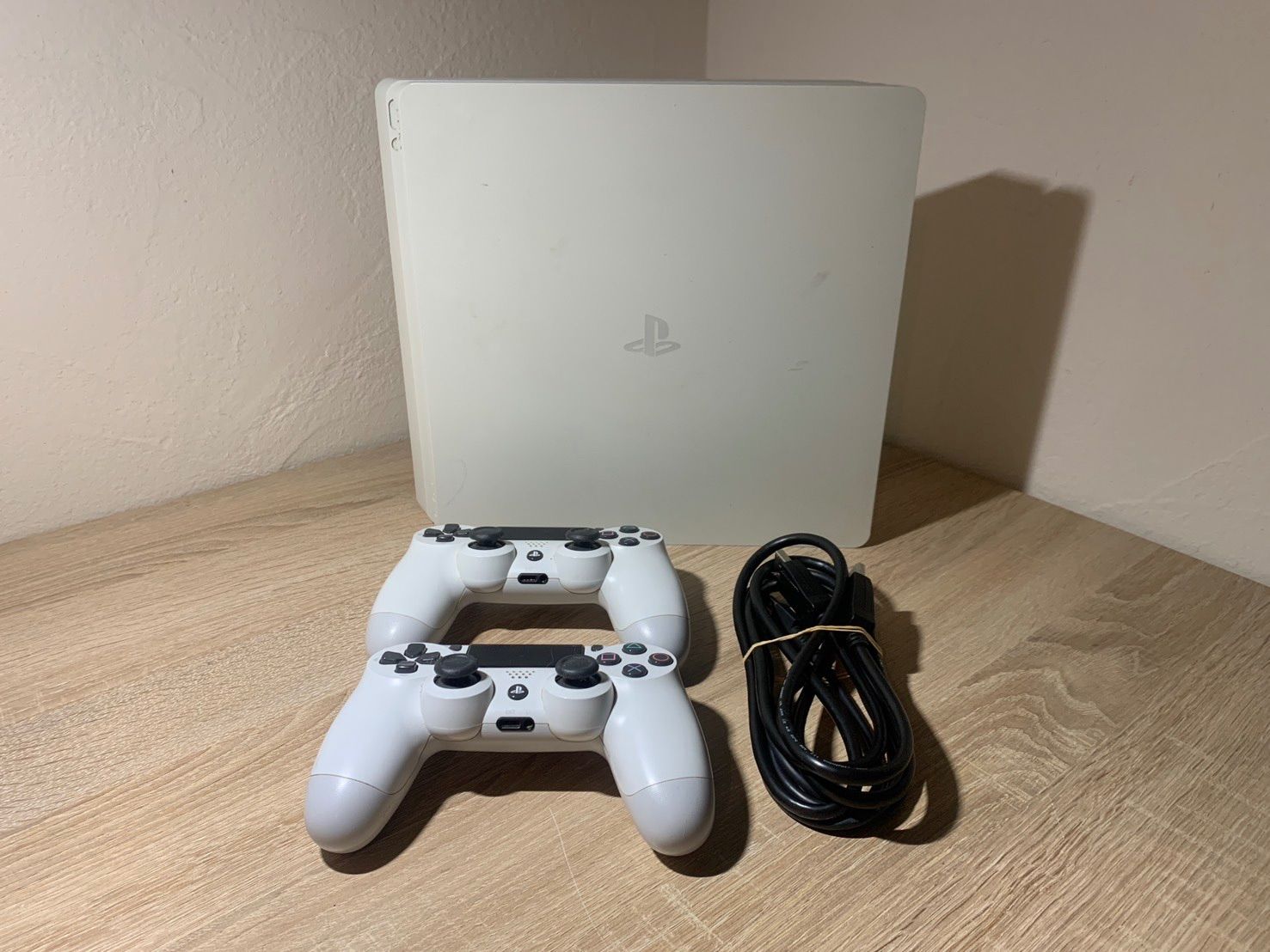 0254 PlayStation 4 CUH-2200A ホワイト 動作確認済み 宅