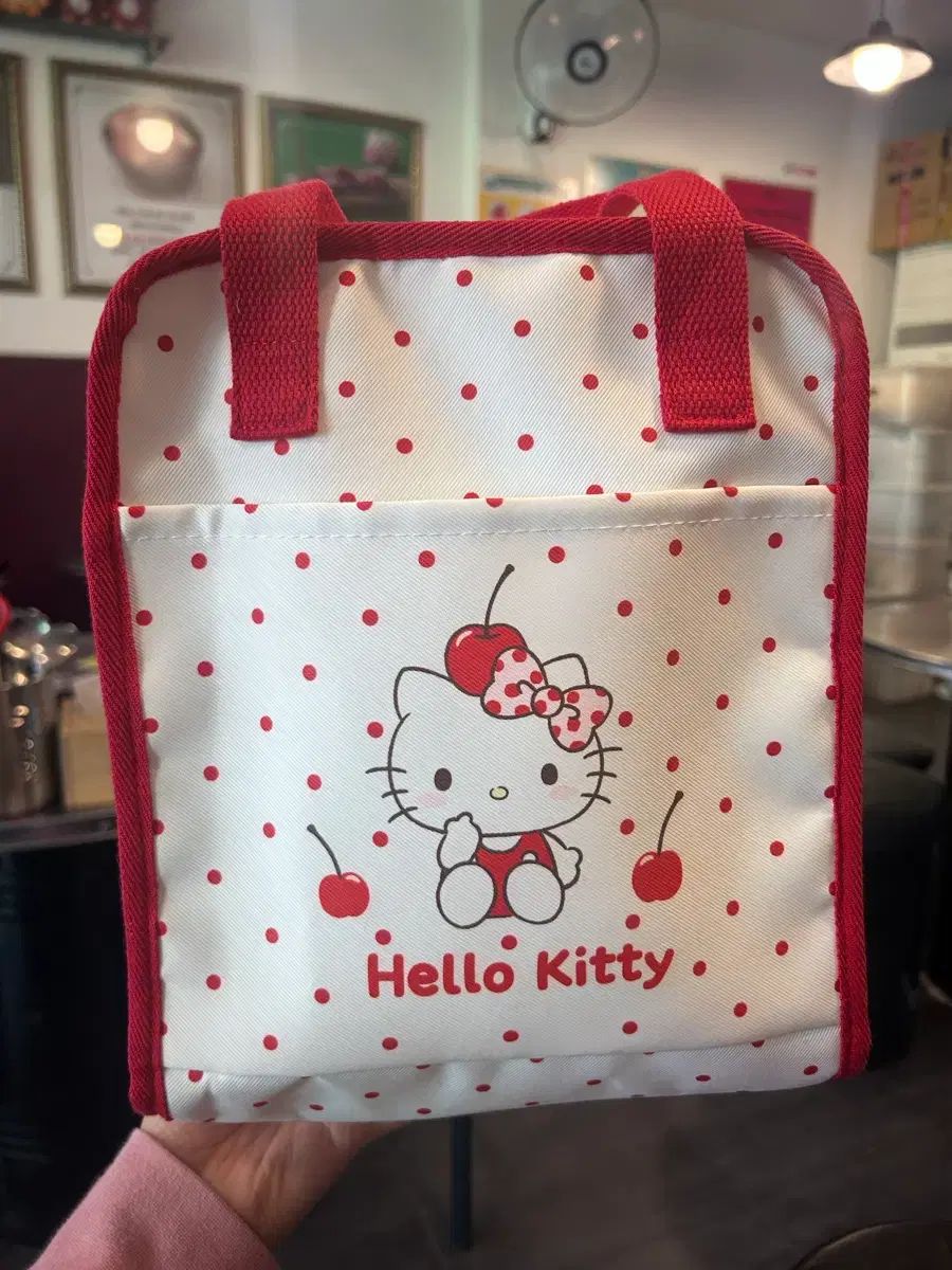 (新品) ハローキティ ドット柄 保冷 ピクニックバッグ