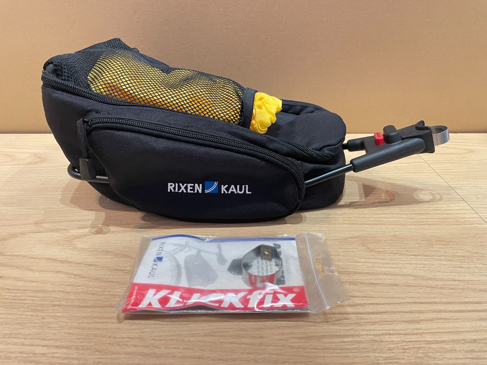 P4388 ■USED■RIXEN KAUL リクセンカウル CO811 コントアーマグナム ブラック CO806 アタッチメント付属 25-28mm 28-32mm クランプ付属 ロードバイク 自転車 パーツ アクセサリー
