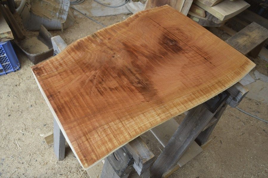 アウトレット ケヤキ(欅)の一枚板 長さ約70cm 幅約37～52cm 厚さ約5.8