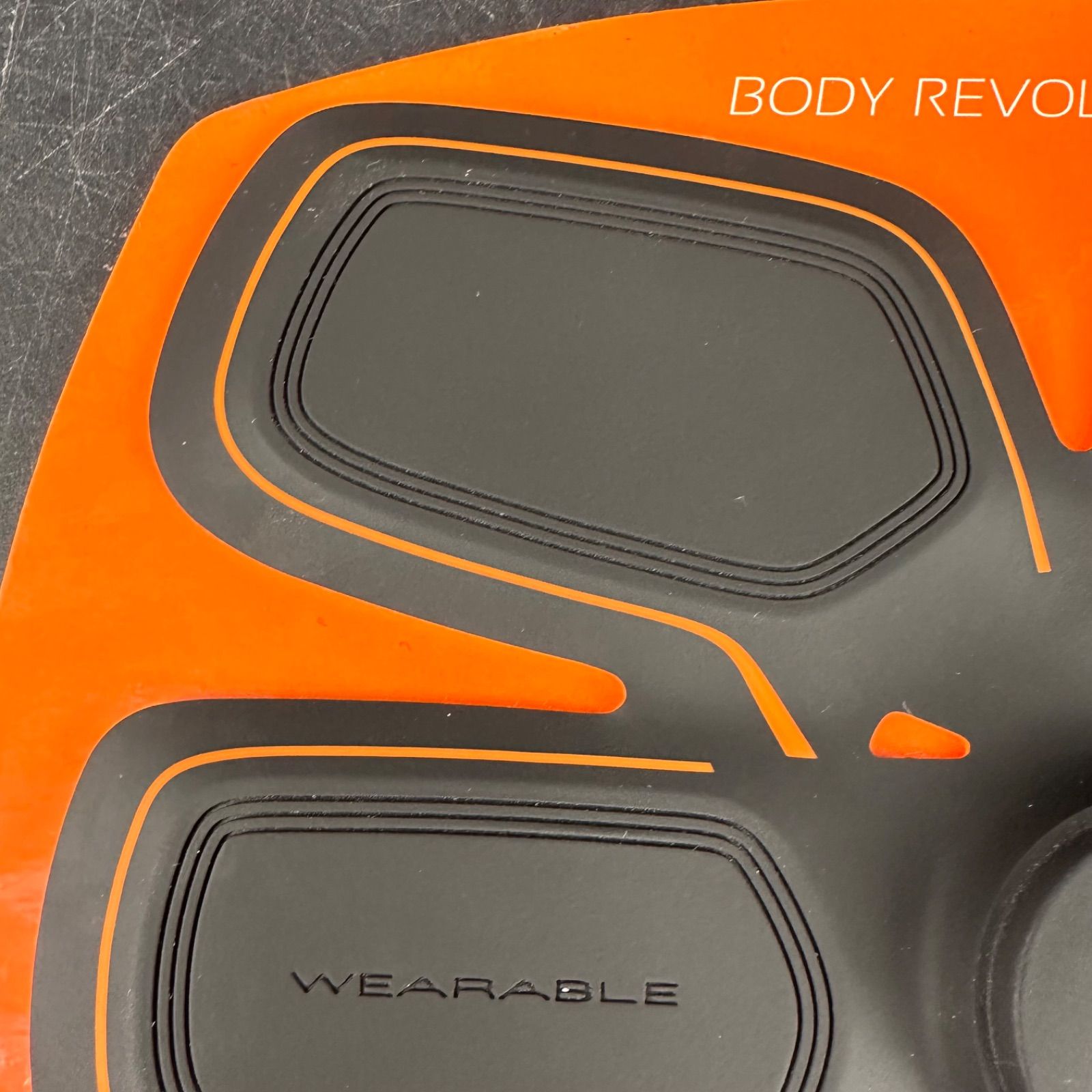 SIXPAD BODY REVOLUTION EMS腹筋トレーナー シックスパッド Abs Fit