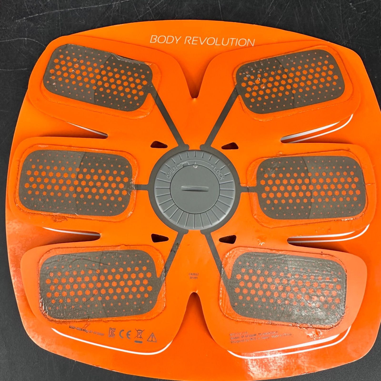 SIXPAD BODY REVOLUTION EMS腹筋トレーナー シックスパッド Abs Fit