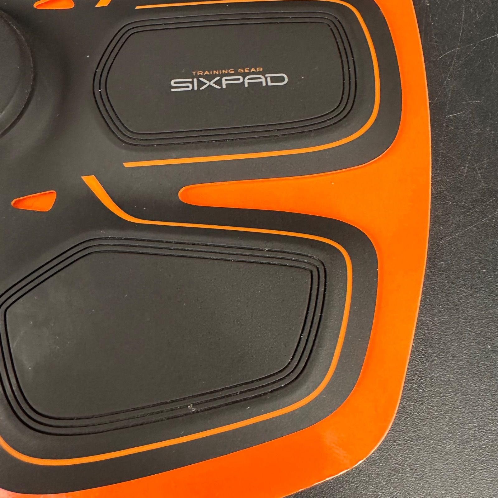 SIXPAD BODY REVOLUTION EMS腹筋トレーナー シックスパッド Abs Fit