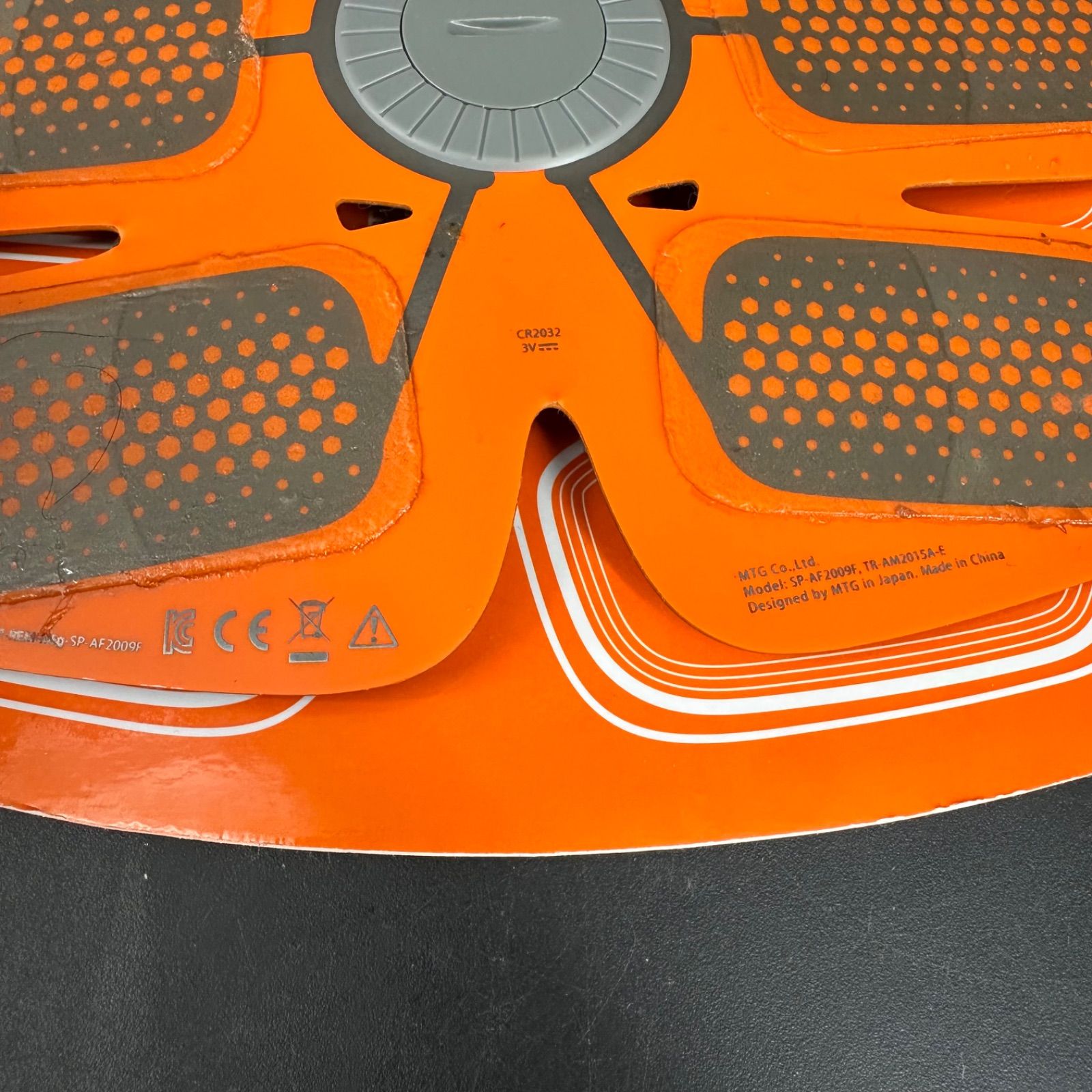 SIXPAD BODY REVOLUTION EMS腹筋トレーナー シックスパッド Abs Fit