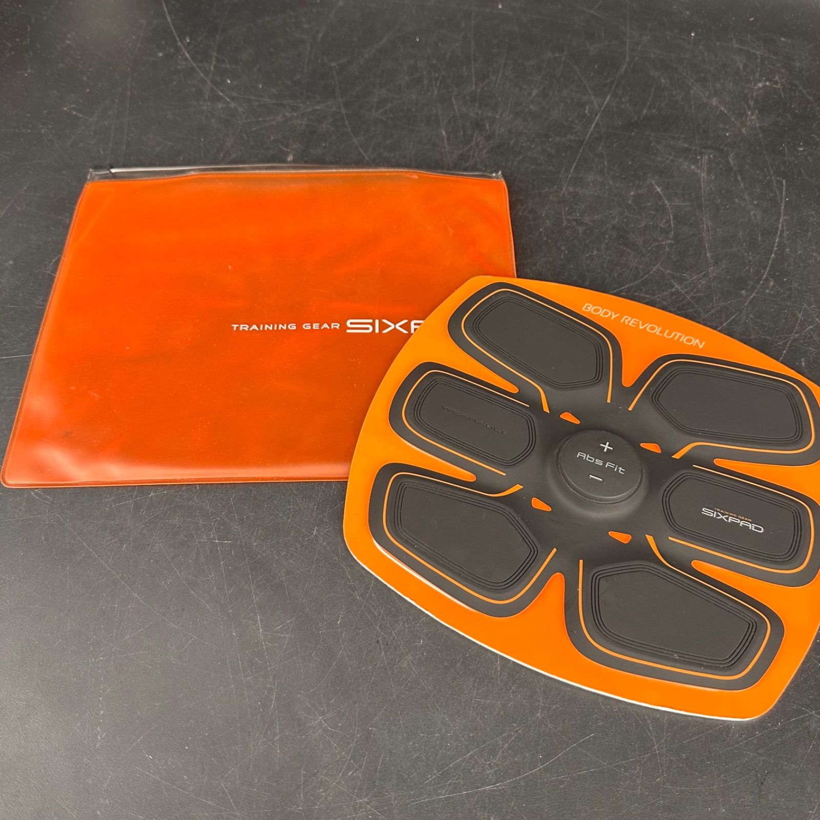 SIXPAD BODY REVOLUTION EMS腹筋トレーナー シックスパッド Abs Fit