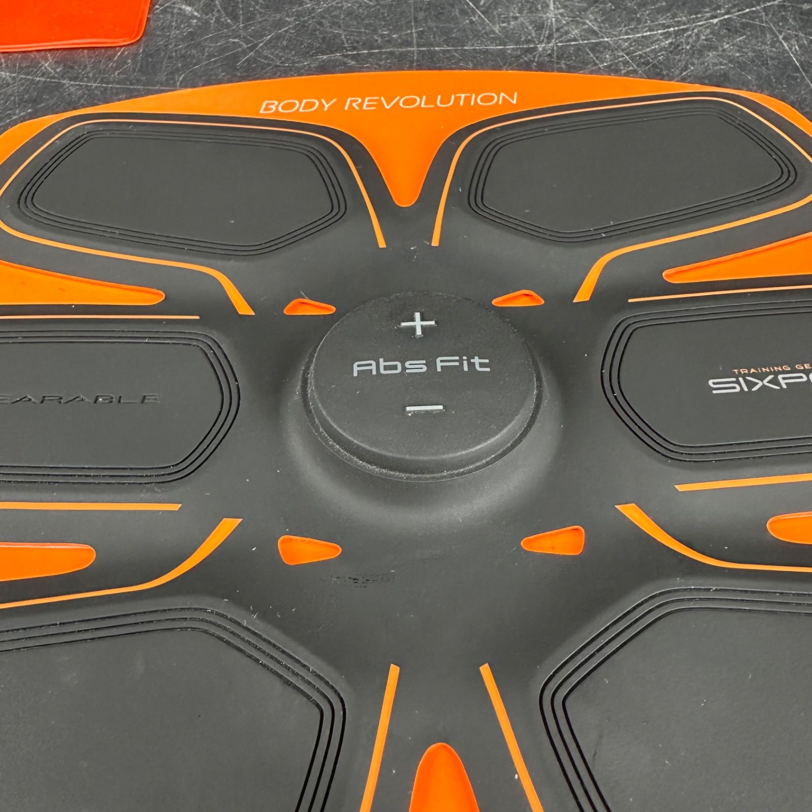 SIXPAD BODY REVOLUTION EMS腹筋トレーナー シックスパッド Abs Fit