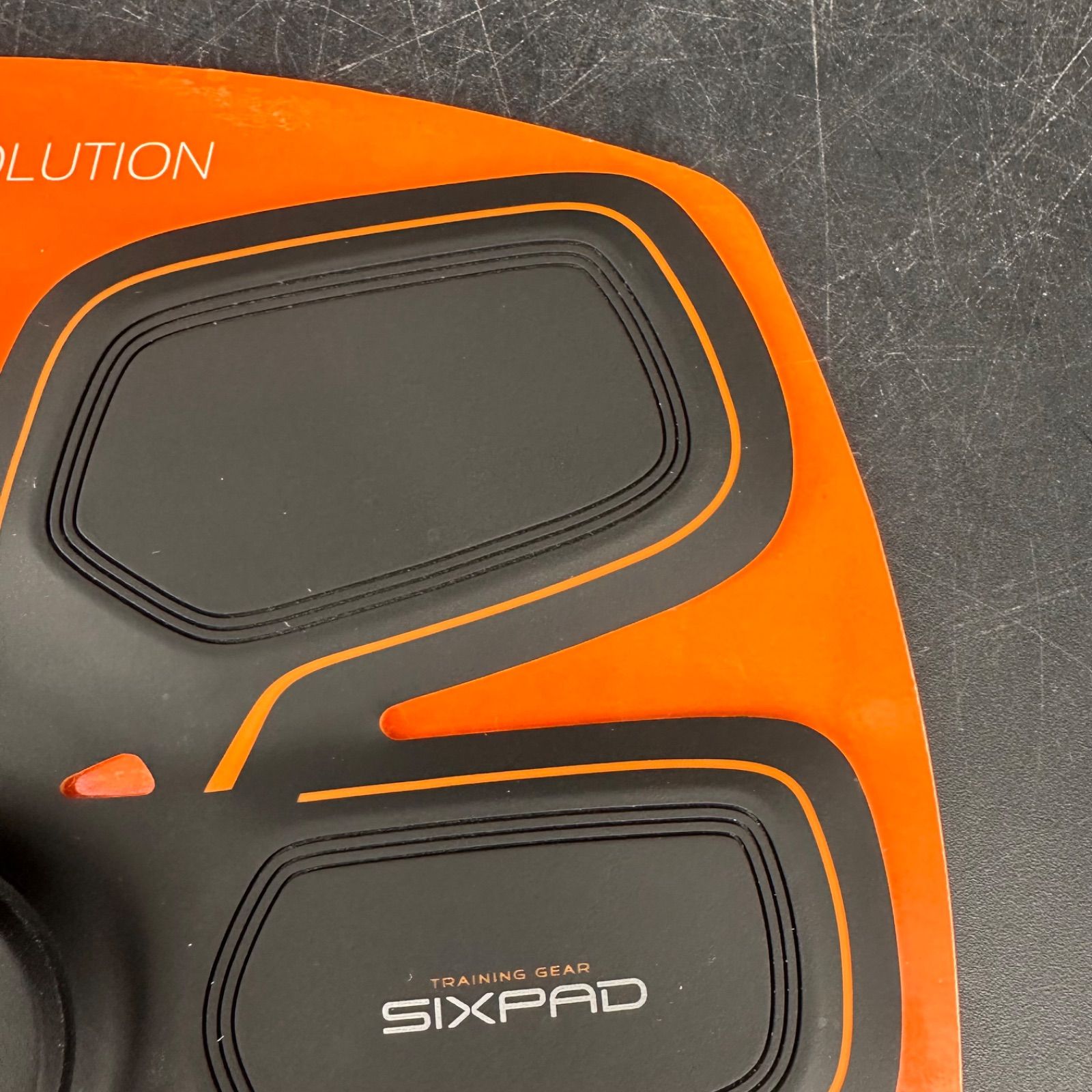 SIXPAD BODY REVOLUTION EMS腹筋トレーナー シックスパッド Abs Fit