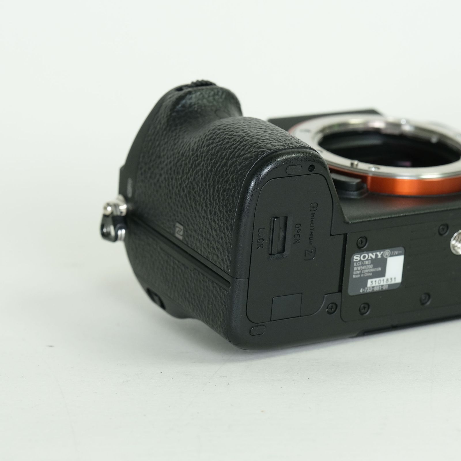 Sony α7III ボディ（ILCE-7M3）【シャッター数21,689回】 良品 | シャッター数18,254回｜チャージャー付] SONY α7 III（ILCE-7M3