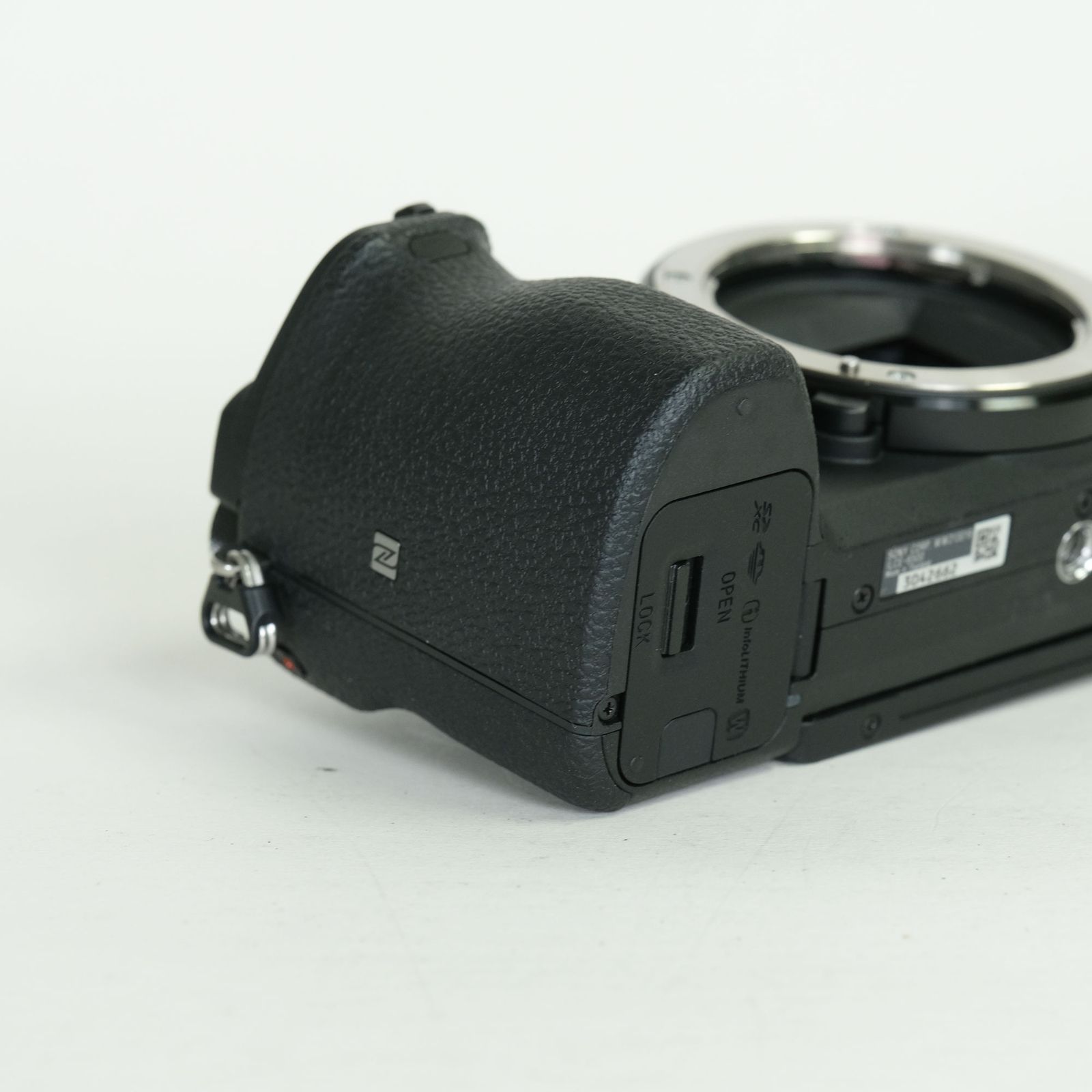 美品 | シャッター数2,570回｜ボディケース付] SONY α6500（ILCE-6500