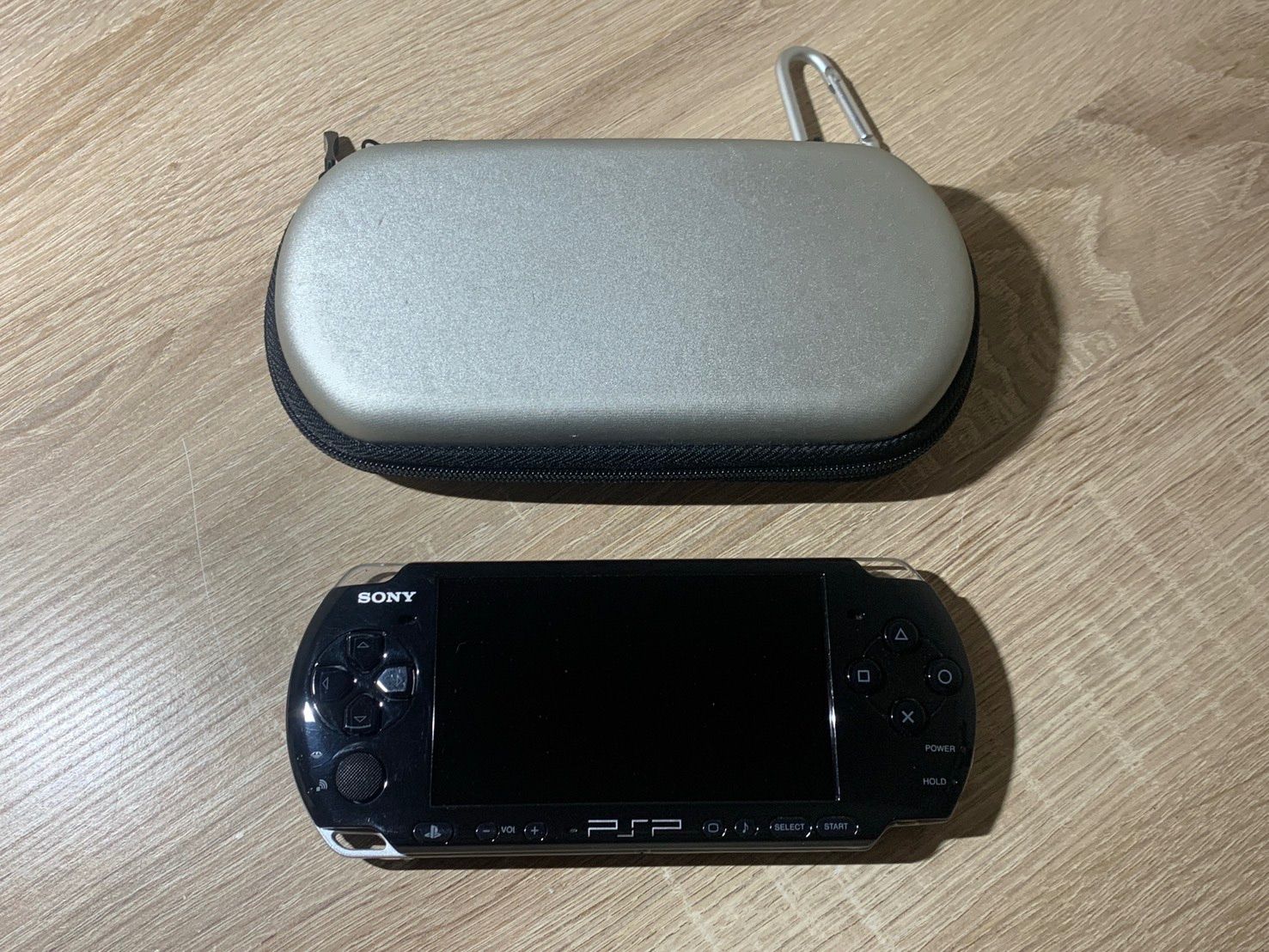 0032 PlayStation ポータブル PSP 3000 ピアノブラック ジャンク品 【ネ】