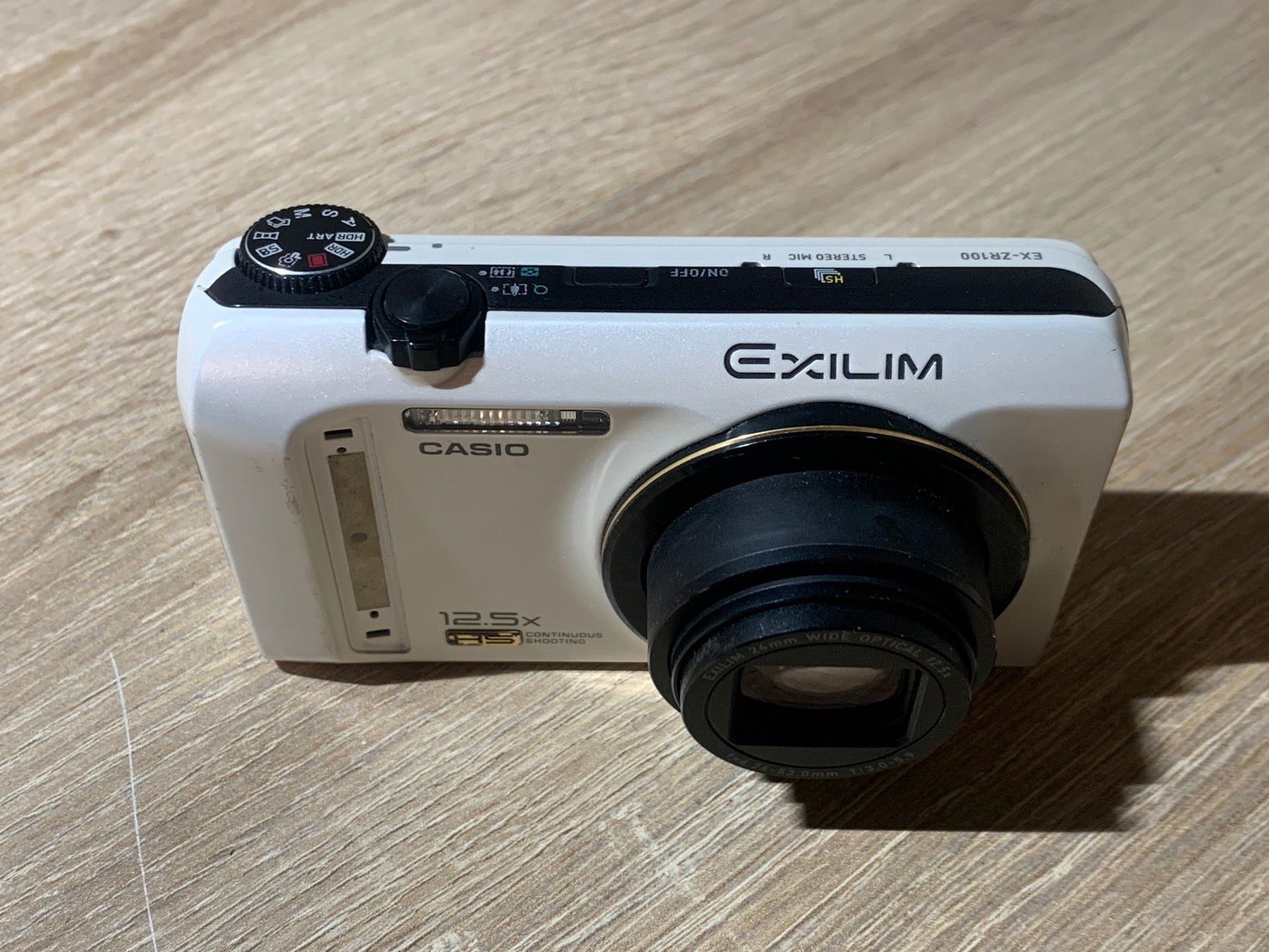 0457 Casio EXILIM EX-ZR100 ホワイト デジカメ やや訳アリ 【ネ 