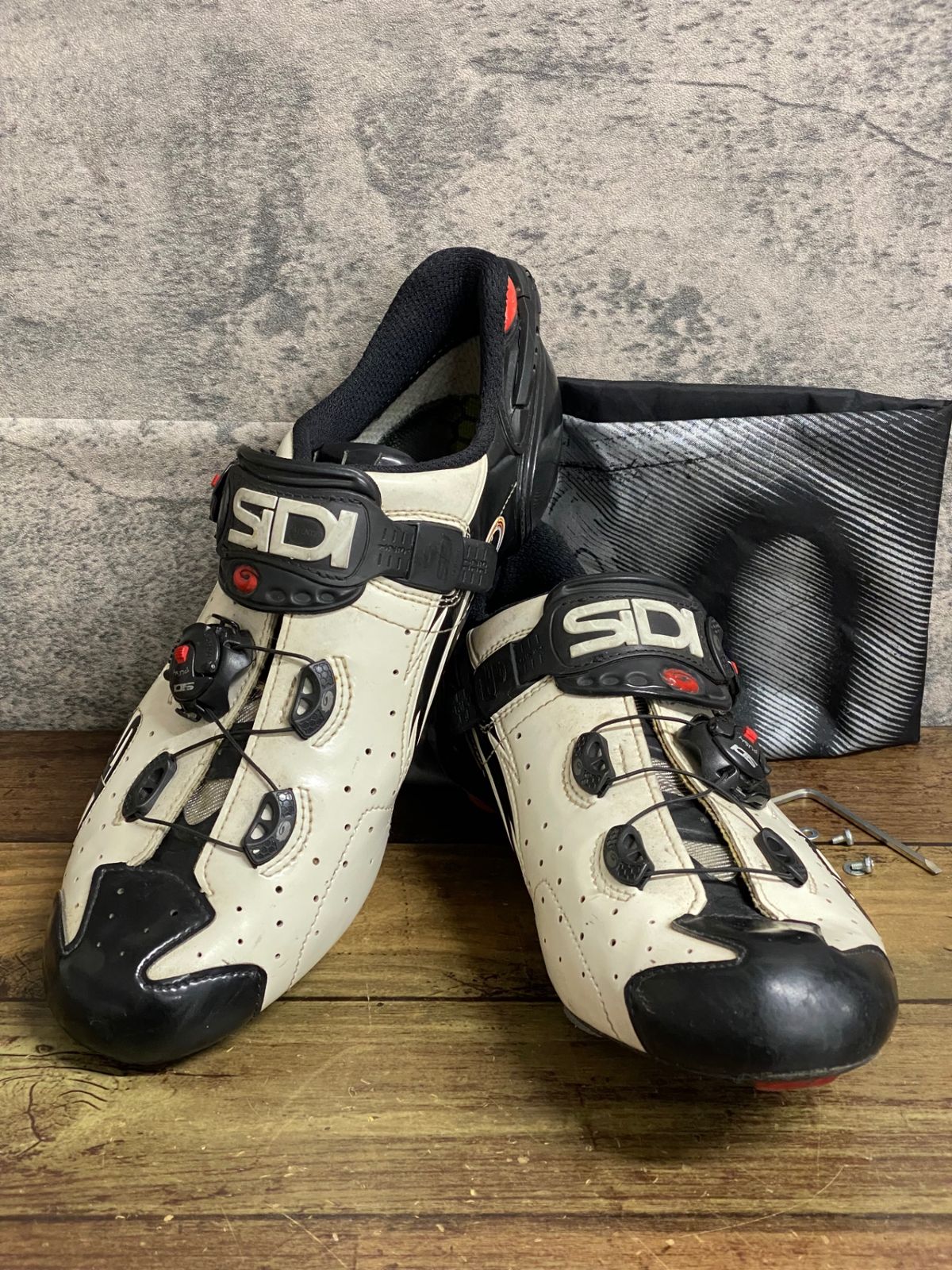 KD146 シディ SIDI ワイヤー WIRE CARBON ビンディングシューズ 3穴 白 黒 EU42 1/2